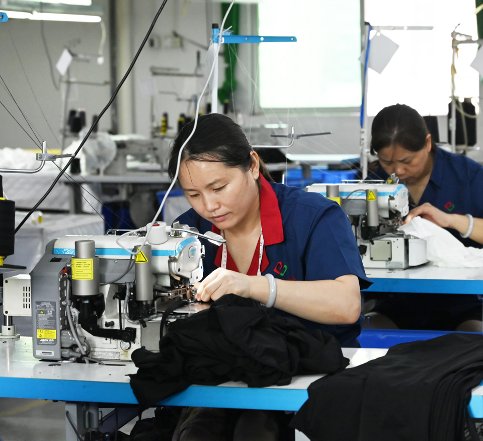 26年服装定制服务，源头厂家 · 品质保证